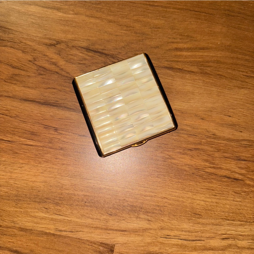 Elegant Cream and Gold Key & Card Holder